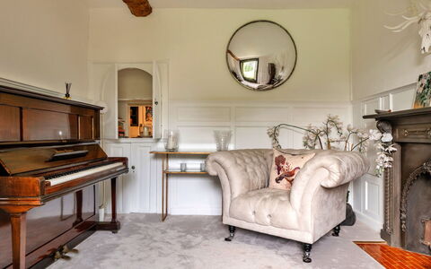 Morley House: Meubilair, Interieur Ontwerp, Muur, Hout, Flooring, Verdieping, Verlichting, Fotolijst, Plafond, Woonkamer