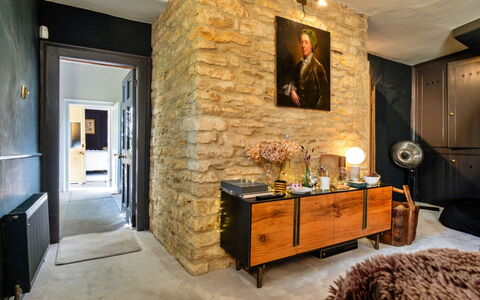Morley House: Meubilair, Muur, Flooring, Interieur Ontwerp, Hout, Verdieping, Plafond, Verlichting, Lichte Inrichting, Woonkamer