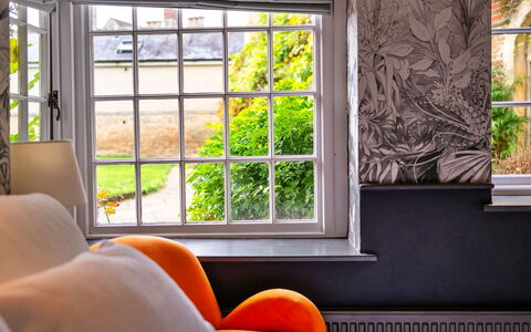 Morley House: Interieur Ontwerp, Textiel, Venster Behandeling, Schaduw, Glas, Woonkamer, Raambekleding, Kussen, Gordijn