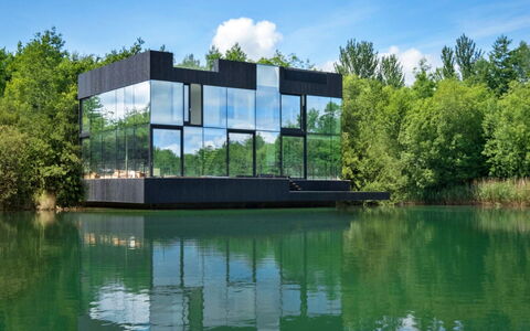 The Glass House at the Lakes by Yoo: Water, Reflectie, Meer, Reservoir, Eco Hotel, Vijver