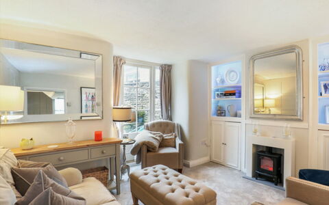 Aarons: Meubilair, Interieur Ontwerp, Bankstel, Kamer, Plafond, Woonkamer, Huis, Verdieping, Flooring, Tafel