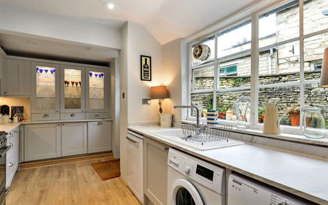 Aarons: Interieur Ontwerp, Flooring, Hout, Meubilair, Cabinetry, Countertop, Keuken, Verdieping, Major Appliance, Huis
