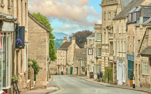 The Painswick Retreat: Venster, Gebouw, Facade, Straat, Middeleeuwse Architectuur, Historisch Huis, Hofje