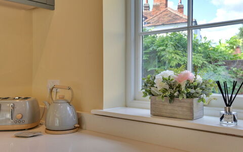 Josua, Maldon: Interieur Ontwerp, Countertop, Toestel Van De Keuken, Flooring, Verlichting, Meubilair, Kamer, Keuken, Huis, Cabinetry