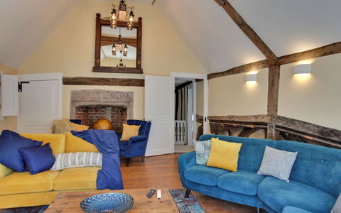 Josua, Maldon: Meubilair, Interieur Ontwerp, Hout, Huis, Verlichting, Plafond, Bankstel, Flooring, Woonkamer, Tafel