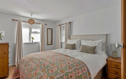 Poundtree: Bed, Meubilair, Bedding, Interieur Ontwerp, Slaapkamer, Laken, Linens, Hout, Flooring, Plafond
