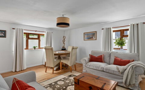 Poundtree: Meubilair, Interieur Ontwerp, Flooring, Bankstel, Hout, Plafond, Verdieping, Kamer, Woonkamer, Tafel
