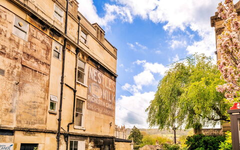 Bath 602: Lucht, Dag, Muur, Facade, Wolk, Samengesteld Materiaal, Ochtend, Zonlicht, Cumulus, Meteorologisch Verschijnsel