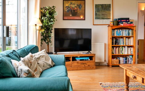 Cricketers' Cottage: Meubilair, Interieur Ontwerp, Bankstel, Flooring, Woonkamer, Kamer, Verdieping, Hout, Verlichting, Textiel