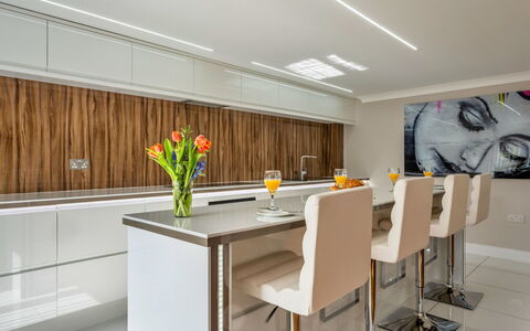 Hollies Coach House: Meubilair, Interieur Ontwerp, Flooring, Keuken, Hout, Countertop, Verdieping, Plafond, Verlichting, Cabinetry