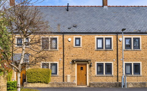 Hollies Cottage, Willow (2 Bed): Metselwerk, Steen, Schuifraam, Schoorsteen, Historisch Huis, Hofje