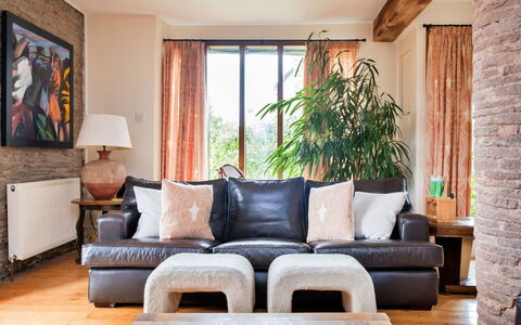 New Lodge Granary: Meubilair, Interieur Ontwerp, Bankstel, Flooring, Hout, Woonkamer, Verdieping, Kamer, Huis, Textiel