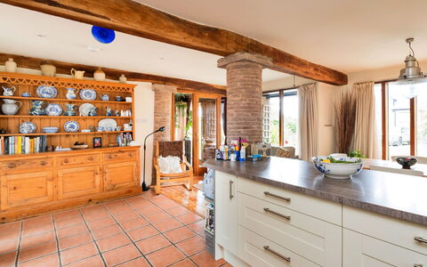 New Lodge Granary: Meubilair, Interieur Ontwerp, Flooring, Hout, Keuken, Cabinetry, Verdieping, Countertop, Plafond, Kamer