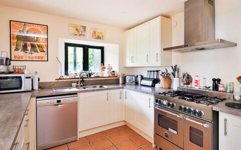 New Lodge Granary: Toestel Van De Keuken, Keuken, Fornuis, Countertop, Major Appliance, Huishoudapparatuur, Fornuis, Gasfornuis, Cabinetry, Meubilair