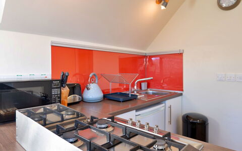 Canal Central: Keuken, Countertop, Toestel Van De Keuken, Major Appliance, Interieur Ontwerp, Fornuis, Plafond, Cabinetry, Flooring, Fornuis