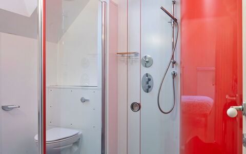 Canal Central: Badkamer, Loodgieterswerkinrichting, Flooring, Wastafel In De Badkamer, Interieur Ontwerp, Loodgieter, Verdieping, Kraan, Douche, Wastafel