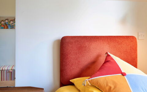 Canal Central: Slaapkamer, Meubilair, Interieur Ontwerp, Linens, Bedding, Laken, Bed, Textiel, Kamer, Verlichting
