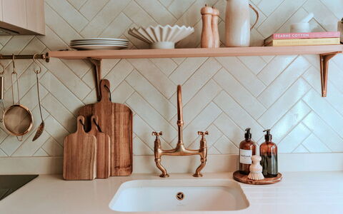 Tenterden 602: Keuken, Countertop, Beits, Natuurlijk Materiaal, Plank, Tegel, Kraan, Hardwood, Lichte Inrichting