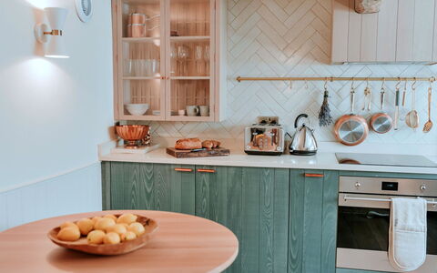 Tenterden 602: Hout, Keuken, Interieur Ontwerp, Cabinetry, Meubilair, Countertop, Tableware, Flooring, Toestel Van De Keuken, Kast