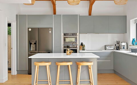 Firethorn: Meubilair, Keuken, Toestel Van De Keuken, Countertop, Interieur Ontwerp, Flooring, Cabinetry, Major Appliance, Hout, Verdieping