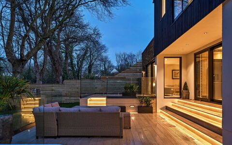 Orchard Rise: Huis, Architectuur, Facade, Woongebied, Deur, Siding, Landgoed, Verblijf, Veranda, Trap