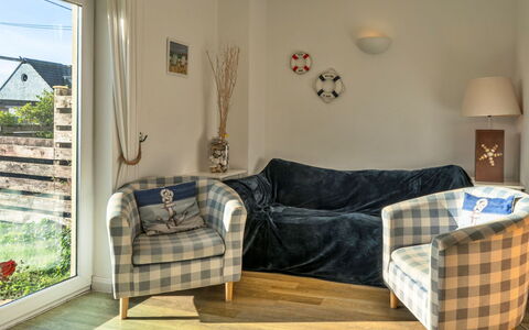 Bude, Upper Deck: Meubilair, Hout, Interieur Ontwerp, Bankstel, Flooring, Verdieping, Woonkamer, Kamer, Huis, Houten Vloer