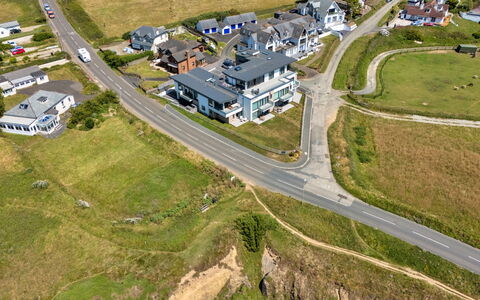 Perrantide: Woongebied, Huis, Landschap, Huis, Land Lot, Plain, Voorstad, Menselijke Nederzetting, Luchtfotografie, Kust