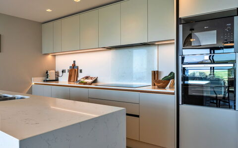Perrantide: Keuken, Toestel Van De Keuken, Countertop, Interieur Ontwerp, Cabinetry, Flooring, Major Appliance, Meubilair, Huishoudapparatuur, Hout