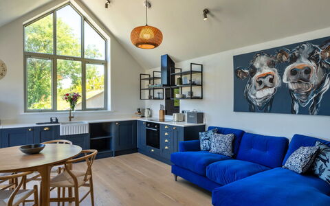 The Cart Shed: Meubilair, Interieur Ontwerp, Flooring, Bankstel, Hout, Plafond, Verdieping, Woonkamer, Kamer, Huis