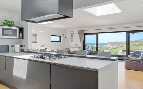Tregarden: Keuken, Toestel Van De Keuken, Countertop, Interieur Ontwerp, Major Appliance, Huishoudapparatuur, Flooring, Cabinetry, Fornuis, Meubilair