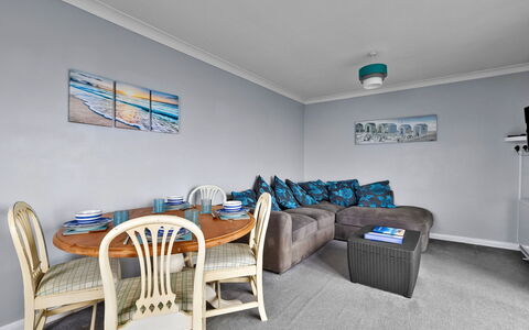 Sea Thrift at Widemouth Bay: Flooring, Interieur Ontwerp, Verdieping, Meubilair, Plafond, Kamer, Appartement, Woonkamer, Bankstel