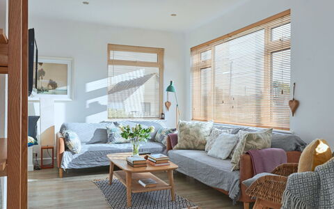 Templemore: Meubilair, Interieur Ontwerp, Bankstel, Flooring, Muur, Verdieping, Woonkamer, Hout, Huis, Kamer