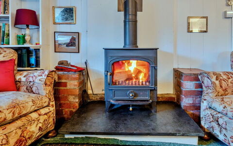 Millook Water: Haard, Meubilair, Houtkachel, Fireplace, Schoorsteen, Woonkamer, Steen, Warmte, Steenoven