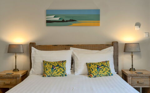 Gwelmor: Meubilair, Bed, Hout, Slaapkamer, Interieur Ontwerp, Bedding, Kussen Gooien, Linens, Laken, Kussen