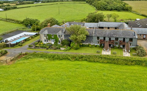 Squire, Quinceborough Farm: Woongebied, Landschap, Huis, Landgoed, Vogelperspectief, Plain, Land Lot, Verblijf, Gazon, Veld