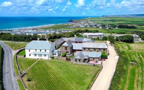 Olive Tree at Widemouth Bay: Woongebied, Huis, Landschap, Huis, Plain, Landgoed, Land Lot, Landelijk Gebied, Menselijke Nederzetting, Vogelperspectief