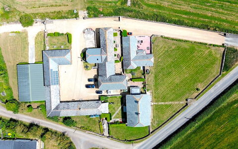 Olive Tree at Widemouth Bay: Dak, Woongebied, Huis, Plain, Huis, Landschap, Land Lot, Landgoed, Landelijk Gebied, Verblijf
