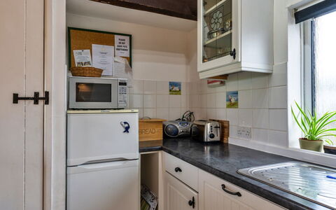 Barn, Quinceborough Farm: Hout, Keuken, Major Appliance, Countertop, Cabinetry, Toestel Van De Keuken, Gootsteen, Fornuis, Fornuis, Beits