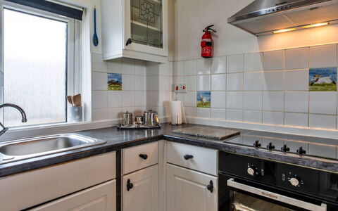 Barn, Quinceborough Farm: Keuken, Toestel Van De Keuken, Countertop, Major Appliance, Gootsteen, Cabinetry, Fornuis, Loodgieterswerkinrichting, Fornuis, Huishoudapparatuur