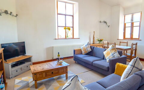 Fields Barn at Widemouth Bay: Meubilair, Interieur Ontwerp, Flooring, Muur, Verdieping, Hout, Plafond, Bankstel, Kamer, Woonkamer
