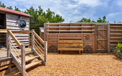 Manderley: Hout, Tuin, Beits, Blokhut, Werf, Hek, Garden Gebouwen, Backyard, Hardwood, Dek
