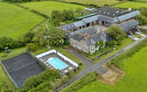 Roost, Quinceborough Farm: Woongebied, Landgoed, Zwembad, Toevlucht, Herenhuis, Landscaping, Villa, Hacienda, Vogelperspectief, Eco Hotel