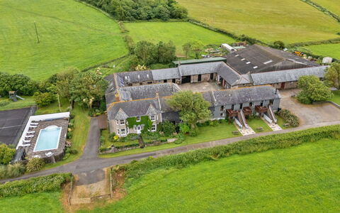 Mucklow, Quinceborough Farm: Gras, Woongebied, Landschap, Vogelperspectief, Huis, Plain, Huis, Landgoed, Luchtfotografie, Land Lot