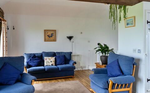 Mucklow, Quinceborough Farm: Meubilair, Interieur Ontwerp, Bankstel, Flooring, Hout, Verdieping, Woonkamer, Kamer, Tafel, Stoel