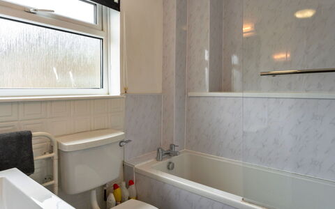 Mucklow, Quinceborough Farm: Bad, Badkamer, Loodgieterswerkinrichting, Interieur Ontwerp, Verdieping, Loodgieter, Flooring, Kraan, Tegel, Kamer