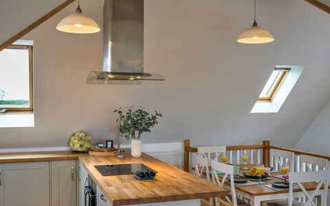 Tregirls: Meubilair, Interieur Ontwerp, Flooring, Hout, Plafond, Verdieping, Lichte Inrichting, Keuken, Countertop, Kamer