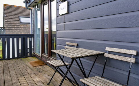 Sea 2: Hout, Meubilair, Verdieping, Hardwood, Plank, Beits, Dek, Buitenmeubels, Siding, Veranda