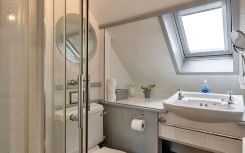 Sea 2: Badkamer, Loodgieterswerkinrichting, Interieur Ontwerp, Wastafel, Loodgieter, Wastafel In De Badkamer, Kraan, Verdieping, Kamer, Spiegel