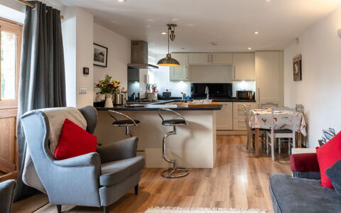 The Hayloft: Meubilair, Interieur Ontwerp, Flooring, Hout, Verdieping, Plafond, Stoel, Kamer, Tafel, Woonkamer