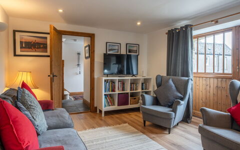 The Hayloft: Meubilair, Interieur Ontwerp, Bankstel, Flooring, Muur, Verdieping, Hout, Kamer, Woonkamer, Plafond